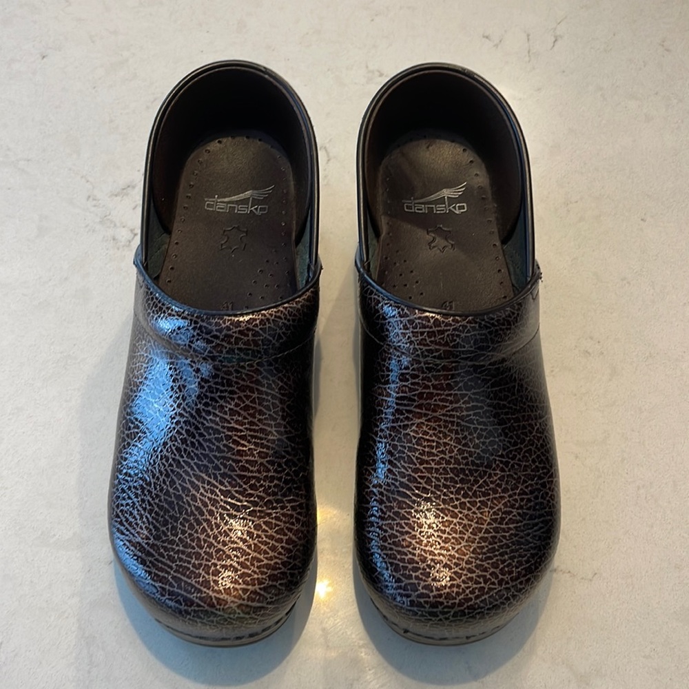 Nursing clogs